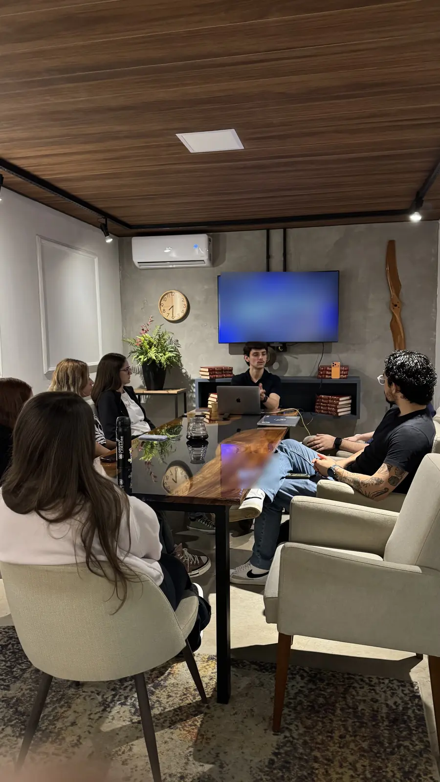 Reunião na sala da Linka
